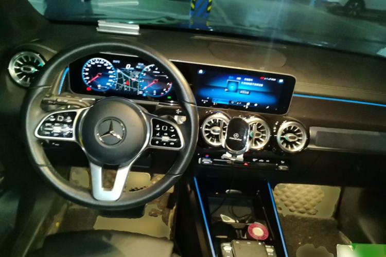 Used Mercedes-Benz GLB 2020 Updated GLB 200 Dynamic Edition Center Console