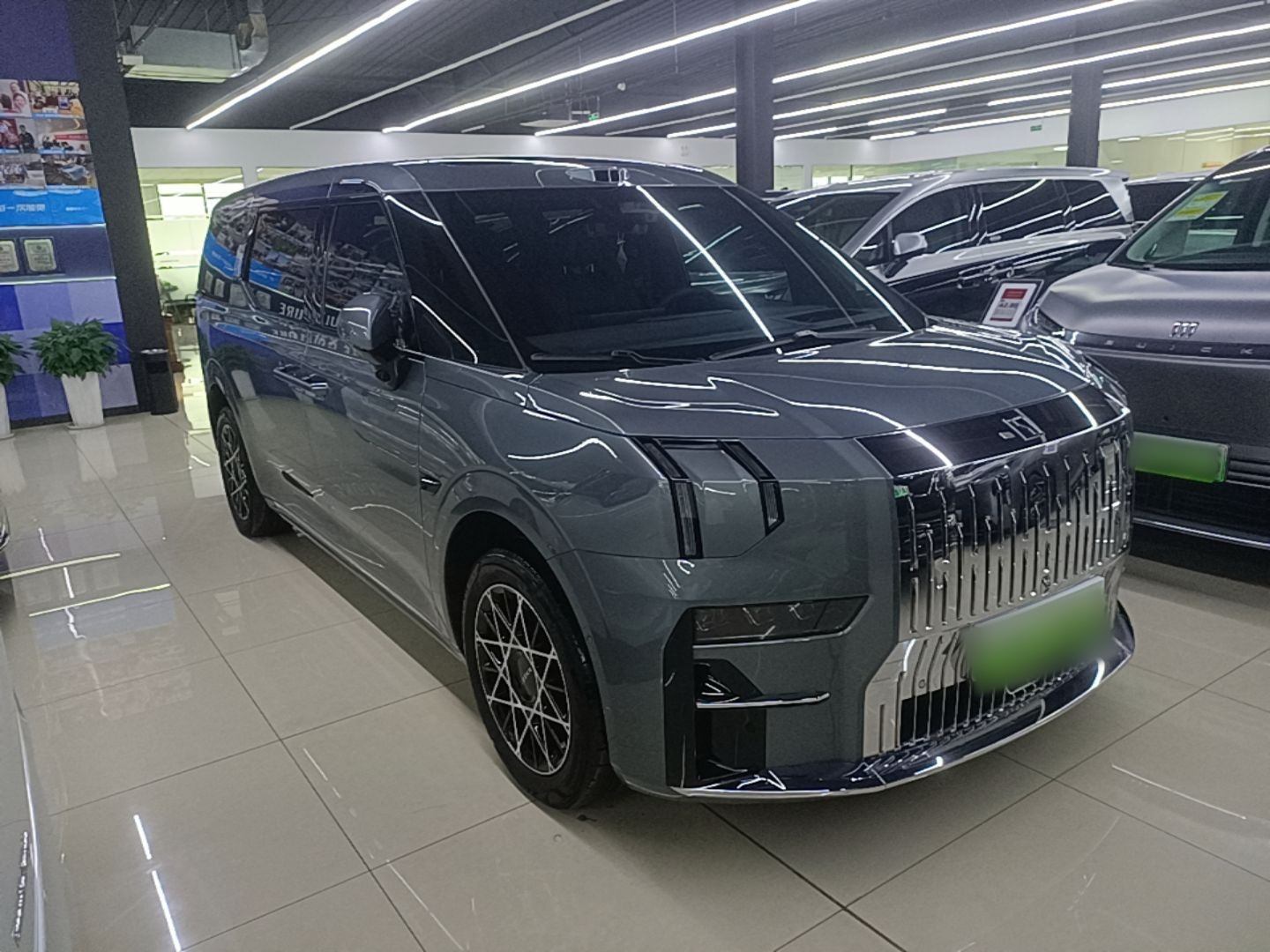 Zeekr 009 2024 Six-Seat Executive Version 4WD 108 kWh — снимка 3