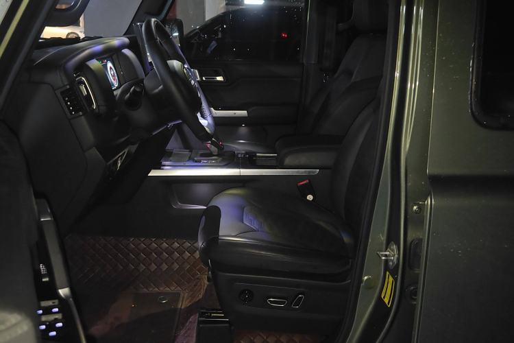 Used 212 T01 2024 2.0T Explorer
