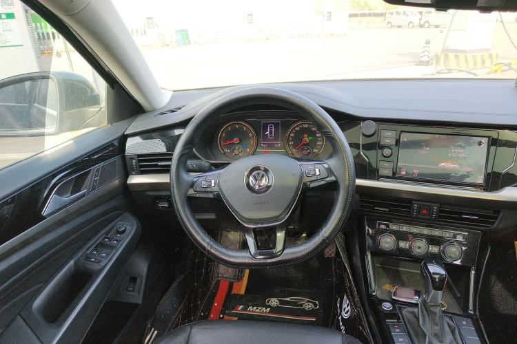 Used Volkswagen Passat 2019 330TSI Elite Edition China VI Steering Wheel
