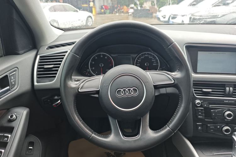 Used Audi Q5 2015 40 TFSI Trendy Edition Steering Wheel