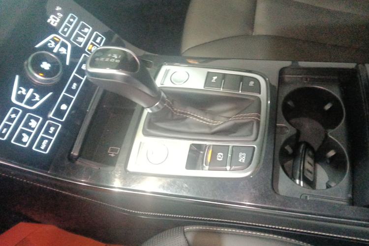 Used Hongqi H5 2018 30TD Smart Connective Dynamic 60th Anniversary Edition Gear Lever