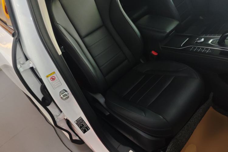 Used Wey VV5 2021 1.5T Two-Wheel Drive Color Pioneer
