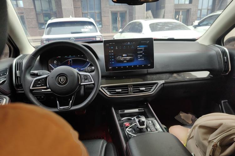 Used BYD Tang New Energy 2018 DM 2.0T All-Wheel Drive Smart Connectivity Luxury Model 7 Seats China V Emission Standard Center Console