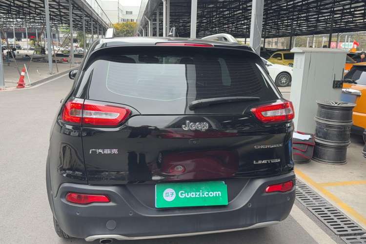 Used Jeep Cherokee 2020 2.0L Two-Wheel Drive Classic Sports Edition