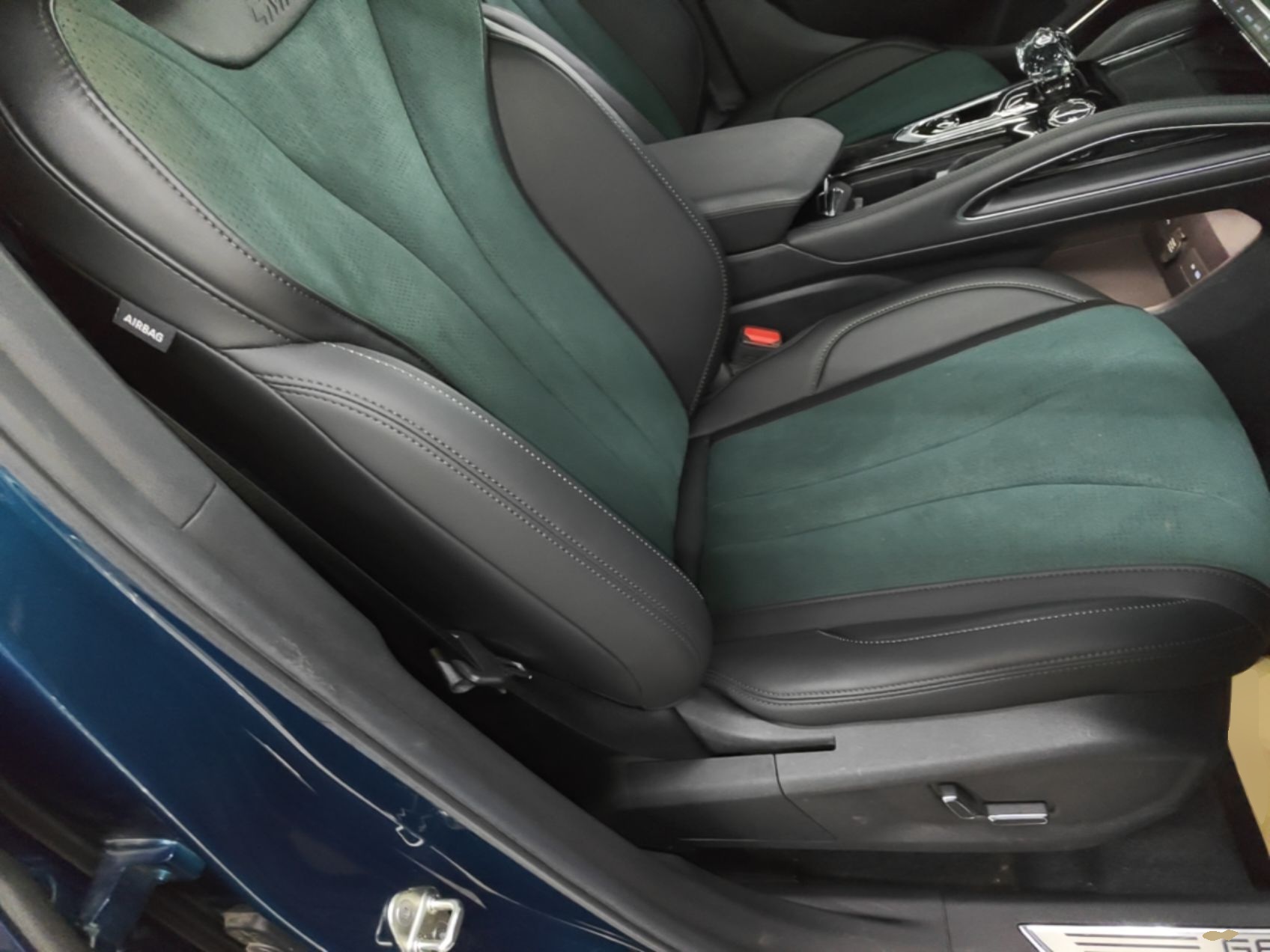 Geely Auto Monjaro L 2024 2.0TD High-Power Automatic Two-Wheel Drive Skyline Edition — снимка 19