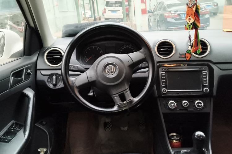 Used Volkswagen Jetta 2015 Zhuihui Edition 1.4L Manual Fashion Model Steering Wheel