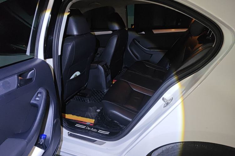 Used Volkswagen Sagitar 2014 Revised Version 1.4TSI Automatic Luxury Edition Left Rear Seat