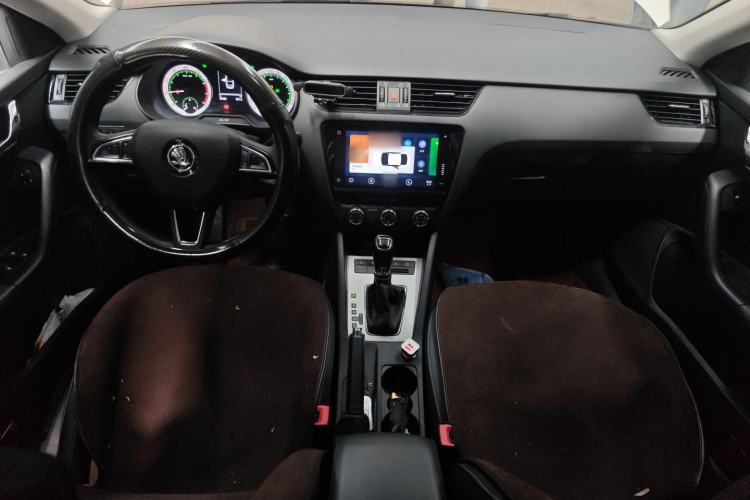 Used Skoda Octavia 2022 1.5L Automatic Comfort Edition Center Console