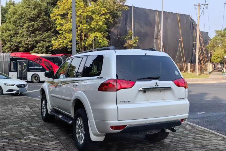 Used Mitsubishi Pajero Sport 2013 3.0L Automatic Two-Wheel Drive Luxury Edition Exterior 3