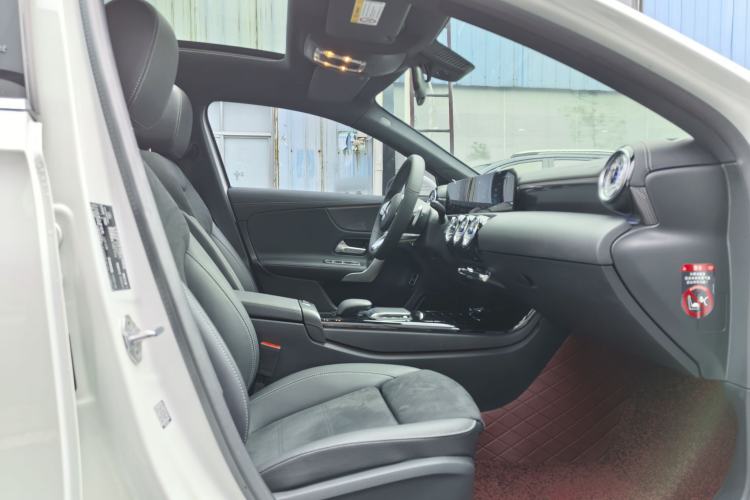 Used Mercedes-Benz A-Class 2022 Revised Version A 200 L Sport Sedan Fashionable Style
