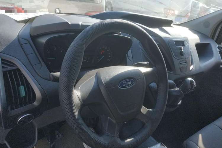 Used Ford Transit 2017 2.0T Diesel Van Short Wheelbase Mid-Roof China V Standard
