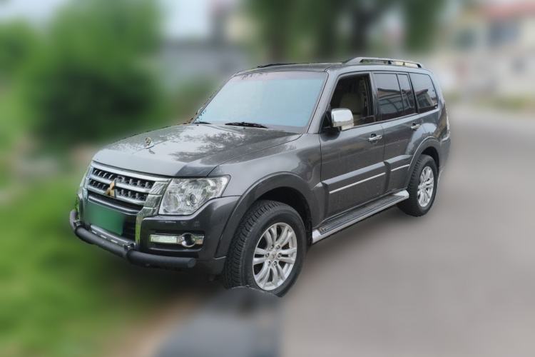 Used Mitsubishi Pajero Pajero, 3.8L, gray, customs‑imported, automatic