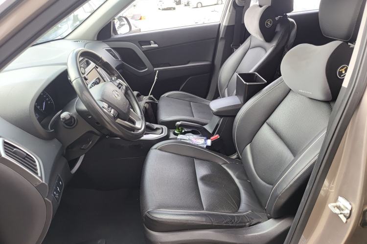 Used Hyundai ix25 2015 1.6L Automatic Two-Wheel-Drive Deluxe DLX Model