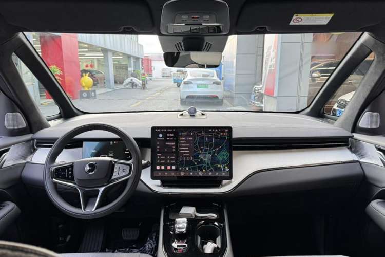 Used Volvo EM90 2025 Ultra Six-Seater
