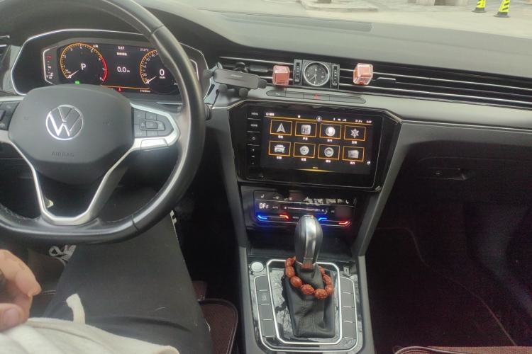 Used Volkswagen Magotan 2020 330TSI DSG Leading Model Center Console