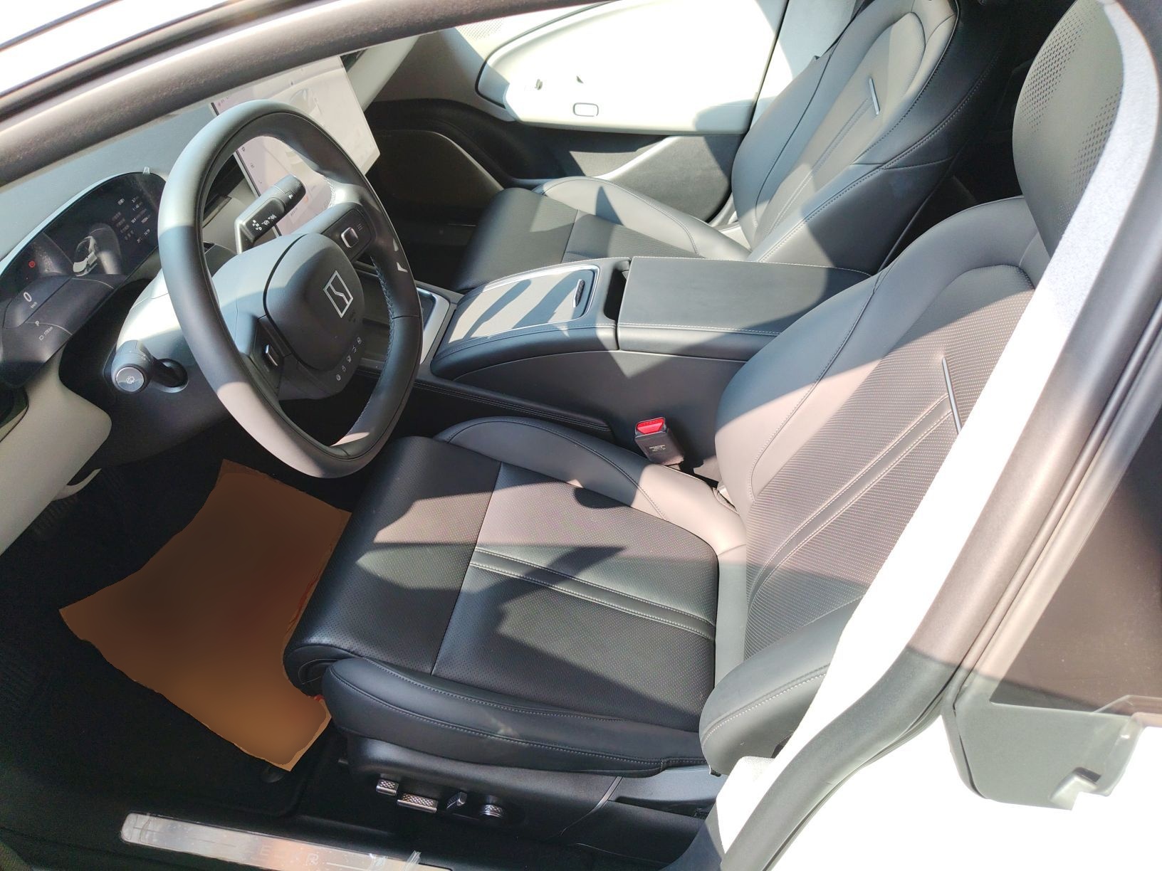 Переднее сиденье в автомобиле