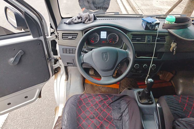 Used Jinbei Hiace X30 2023 1.5L Super-Comfortable Passenger Van 5/6/7-Seater Non-Air-Conditioned Version Model SWC15M Steering Wheel