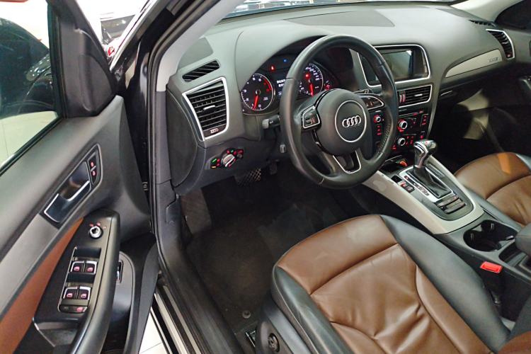 Used Audi Q5 2017 Plus 40 TFSI Ambition Model