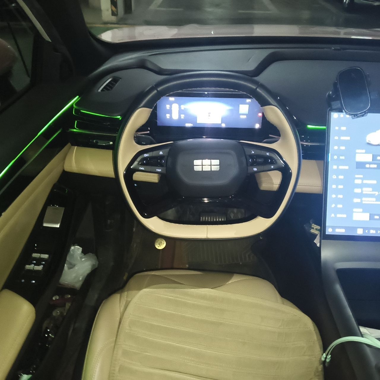Geely Galaxy L6 2024 125km PLUS Dragon Edition — снимка 10