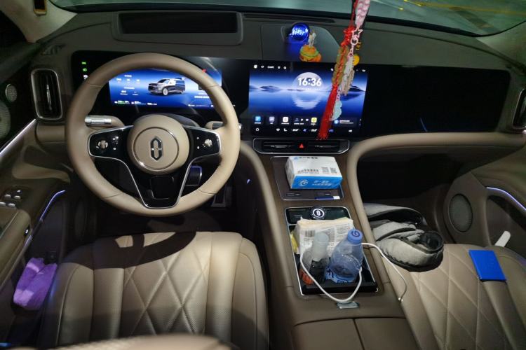 Used Hima AITO M9 2024 Range-Extended Ultra Version 52 kWh 6-Seater Model Center Console