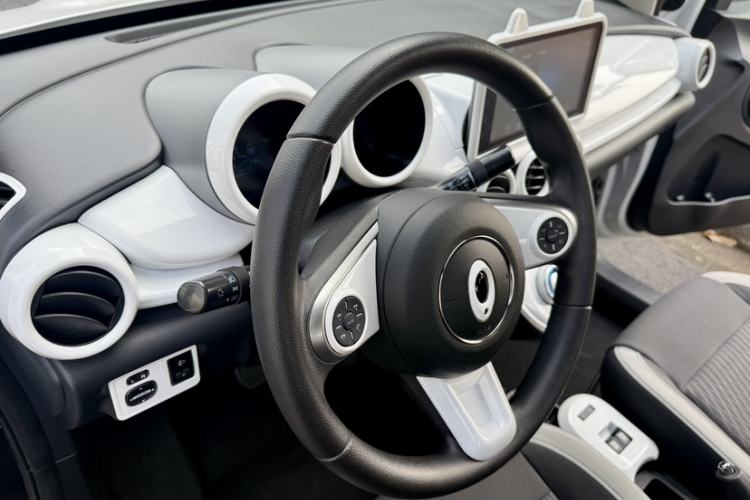 Used ORA Black Cat 2021 301 km Basic Version
