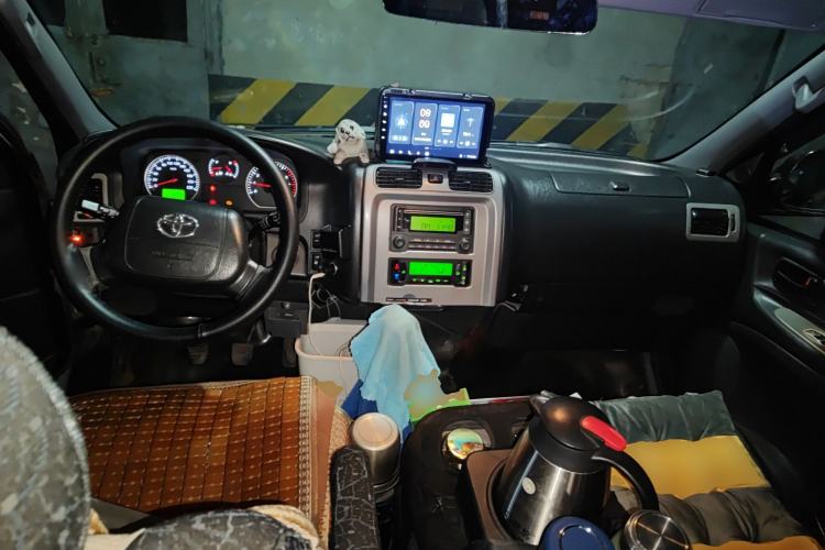 Used Jinbei Grace 2010 2.4L 3rd Generation Zunling Standard Version 9 Seats 9 Seats 4RB2 Center Console