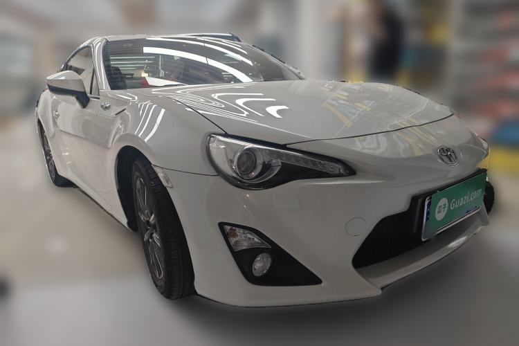 Used Toyota 86 2013 2.0L Manual Luxury Version
