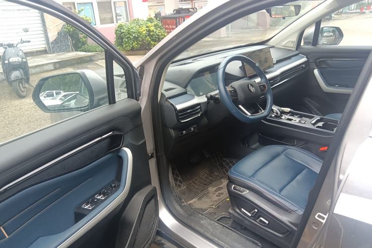 Used Livan 9 2023 470 km Leading Edition