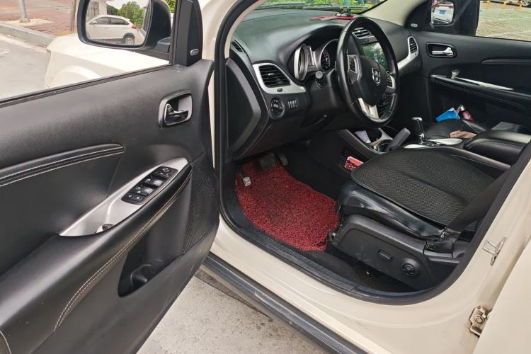 Used Dodge Journey 2013 2.4L Two-Wheel Drive Luxury Version
