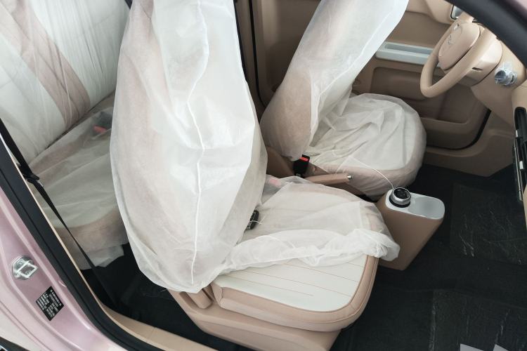 Used Geely Galaxy Panda 2024 Panda Mini 200km Endurance Bear Right Front Seat