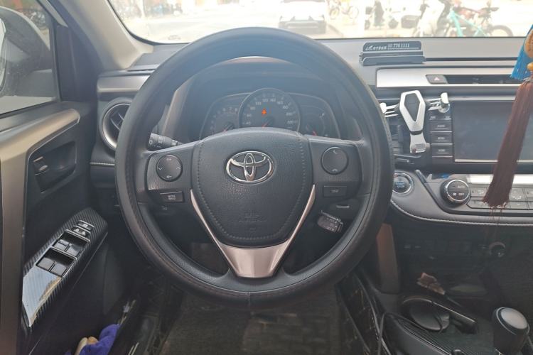 Used Toyota RAV4 2019 2.0L CVT Two-Wheel Drive Fashion X Limited Edition China V Standard Steering Wheel