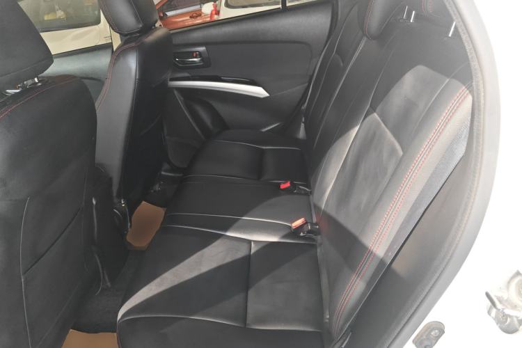 Used Suzuki S-Cross 2015 1.6L CVT Two-Wheel Drive Entry-Level Trim