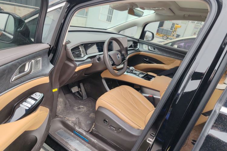 Used Denza D9 2024 DM-i 970 Luxury Model