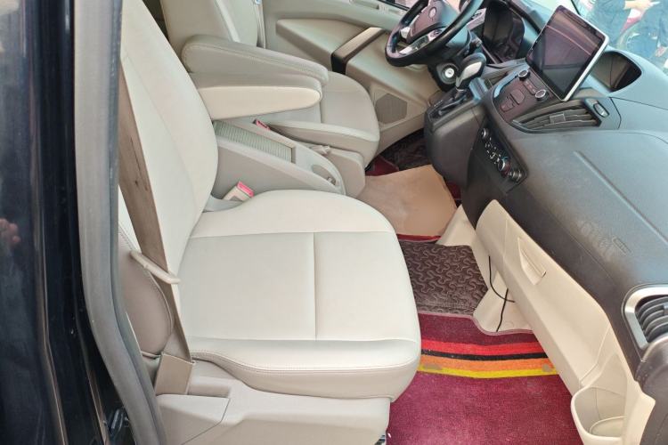 Used Ford Tourneo Custom 2017 2.0T Automatic Elite Edition Right Front Seat