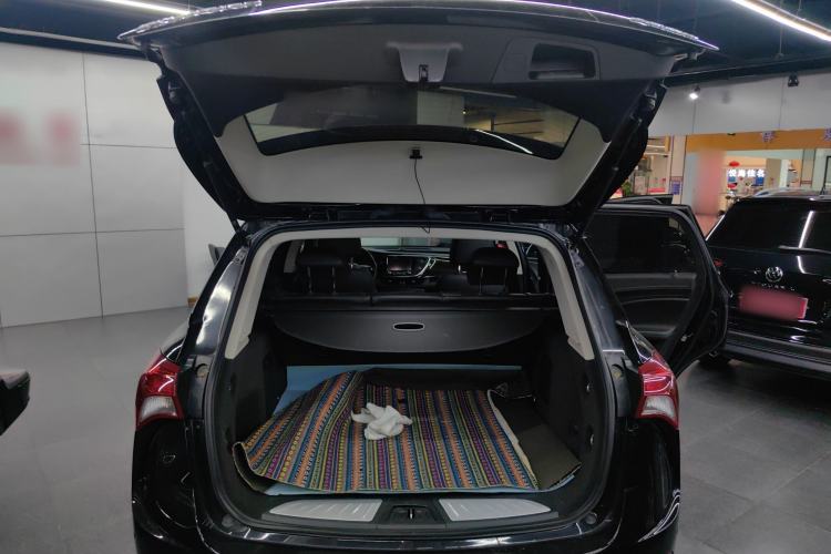 Used Buick Envision 2018 20T Two-Wheel-Drive Elite Model Trunk