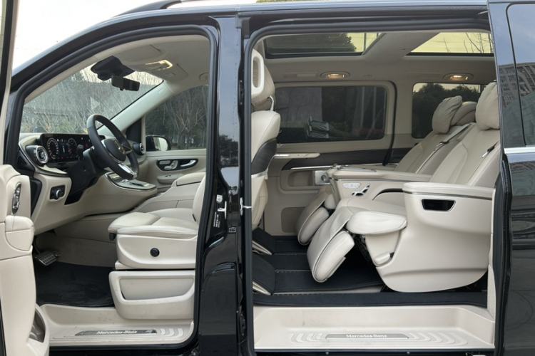 Used Mercedes-Benz V-Class 2024 V 300 L Long Wheelbase Prestige Edition Interior 4
