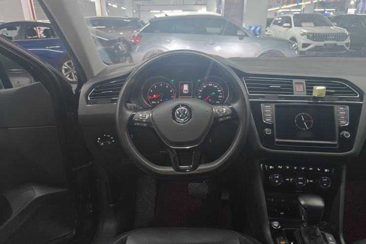 Used Volkswagen Tiguan L 2018 330TSI Automatic Two-Wheel Drive Luxury Edition Steering Wheel