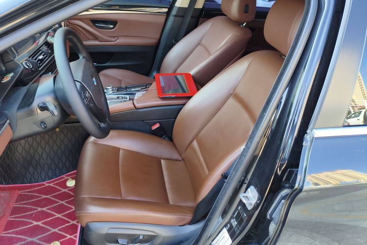 Used BMW 5 Series 2014 520Li Elegant Model
