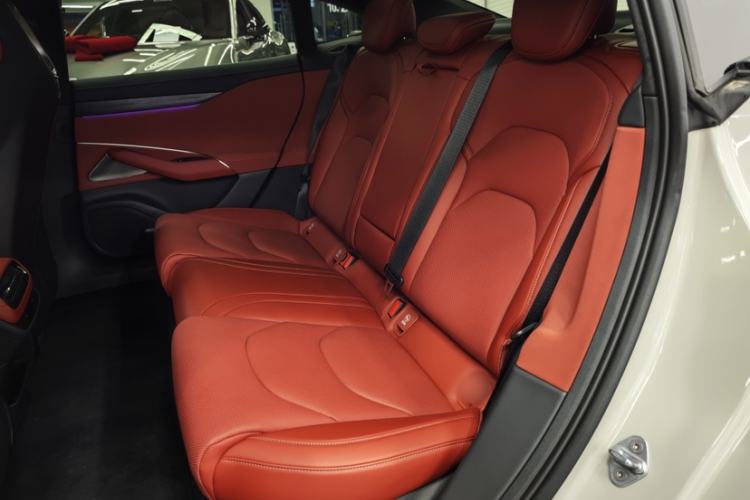 Used Xiaomi Auto SU7 2024 Four-Wheel Drive Ultra-Long Range Advanced Intelligent Driving Max Edition
