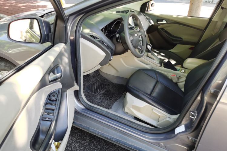 Used Ford Focus 2012 Sedan 1.6L Automatic Comfort Model Driver Seat