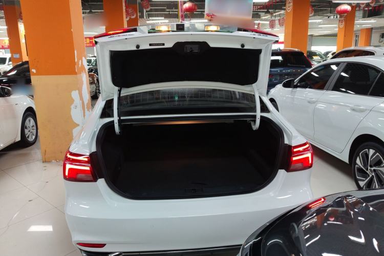 Used Roewe i6 New Energy 2019 PLUS 50T 4G Connected Glory Luxury Edition Trunk