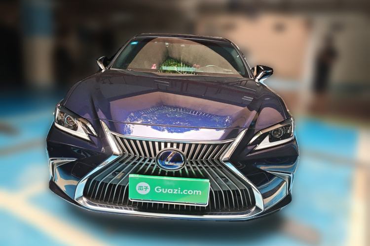 Used Lexus ES 2020 300h Premier Edition Front