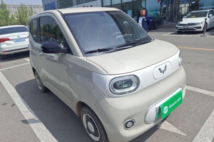 Used Wuling Hongguang MINIEV 2024 3rd Generation 215km Youth Edition Front Right 45 Deg