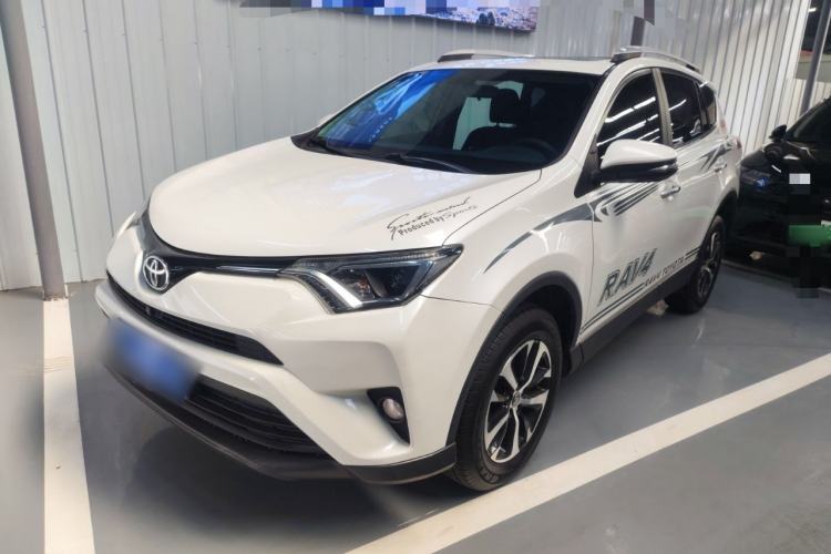 Used Toyota RAV4 2016 2.0L CVT Two-Wheel Drive Fashion Edition China V Standard