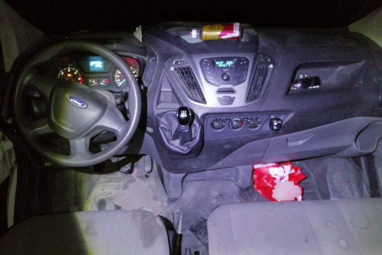 Used Ford Transit 2017 2.0T Diesel Multi-Purpose Commercial Vehicle Short Wheelbase Low Roof China V Standard Center Console