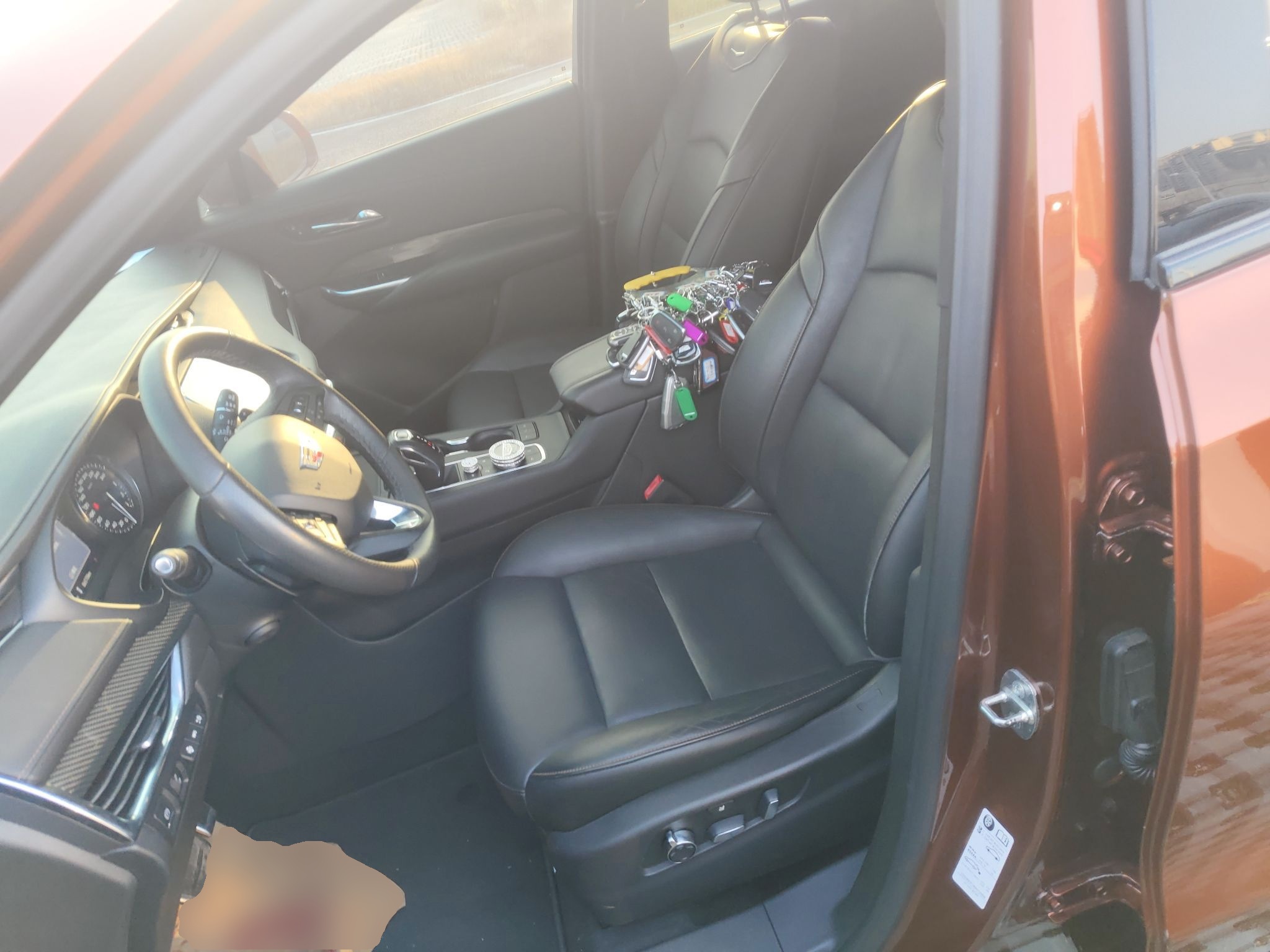 المقاعد الأمامية داخل السيارة