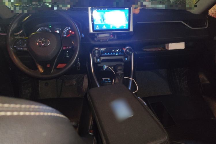 Used Toyota Wildlander 2020 2.0L CVT Two-Wheel Drive Leading Edition Center Console