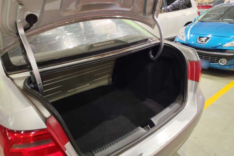 Used Volkswagen Jetta 2015 1.6L Manual Fashion Edition Trunk