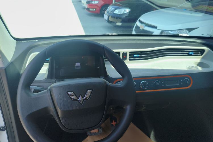 Used Wuling Hongguang MINIEV 2020 Freedom Version Lithium Iron Phosphate Center Console